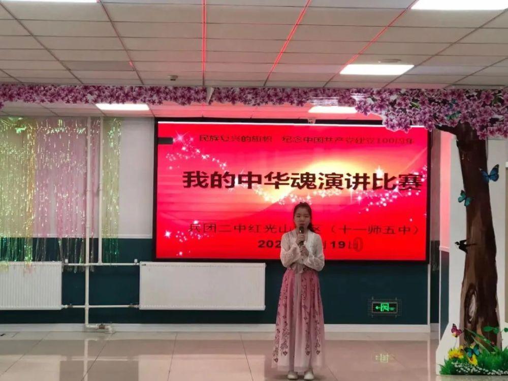 动漫人物吃东西